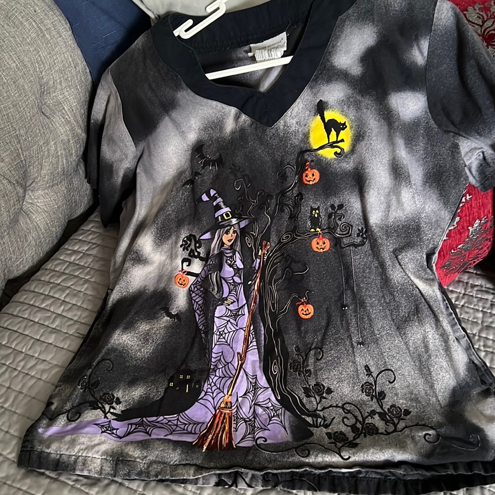 Uniform advantage size medium Halloween scrub top